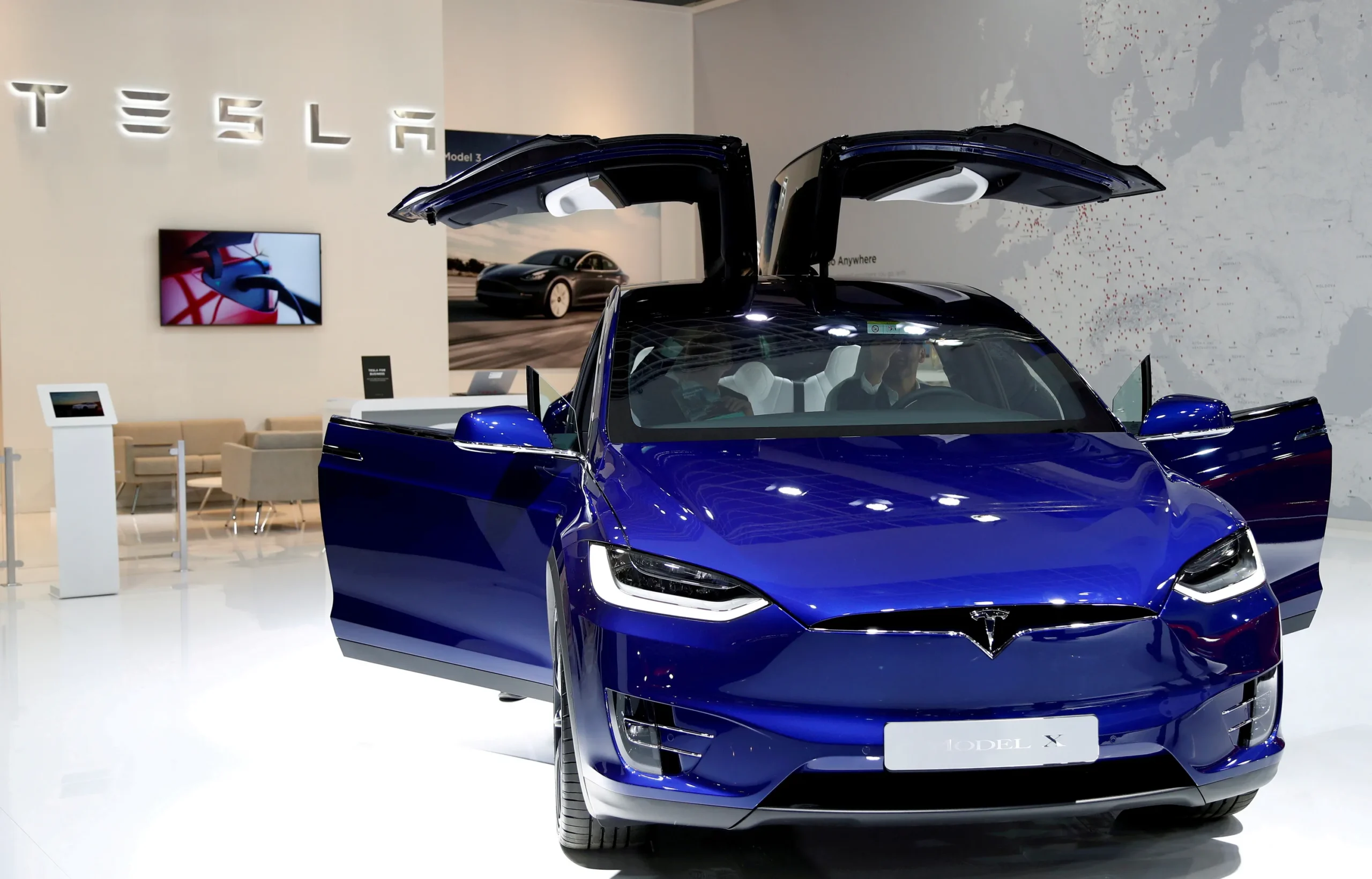 Акции Tesla могут испытать давление на фоне усилий Маска по созданию «Американской партии» — аналитики Wedbush