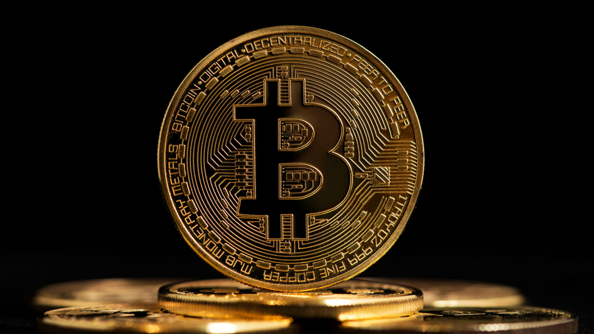 Курс биткоина сегодня: повышение до $106 тысяч на фоне умеренного оптимизма по Израилю